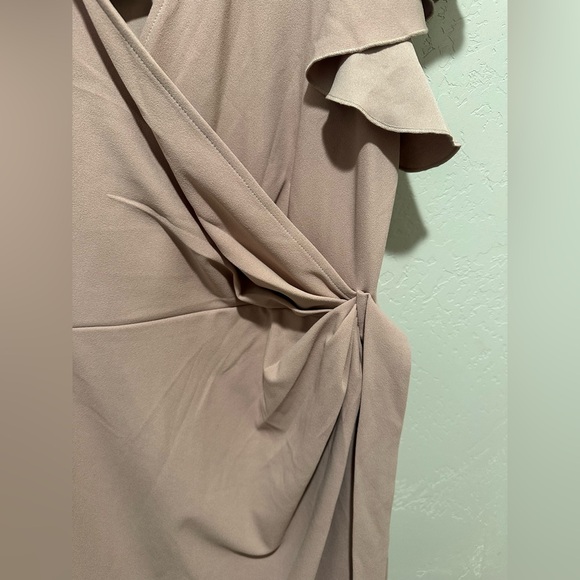 Elegant V-Neck Midi Dress in Soft Pink - Picture 10 of 14